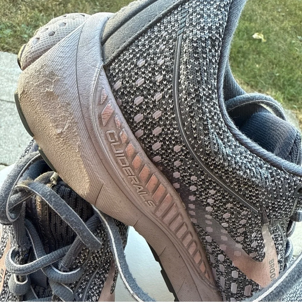 Brooks Womens Adrenaline GTS 21 Gray Running Shoes 1203291B528 Sneakers Size 8.5